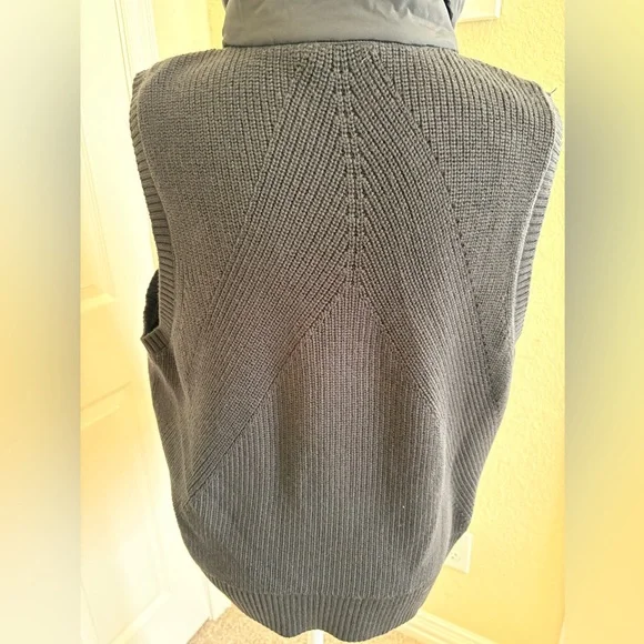 NWOT! Athleta Black Puffer Mixed Media Vest - Picture 6 of 9